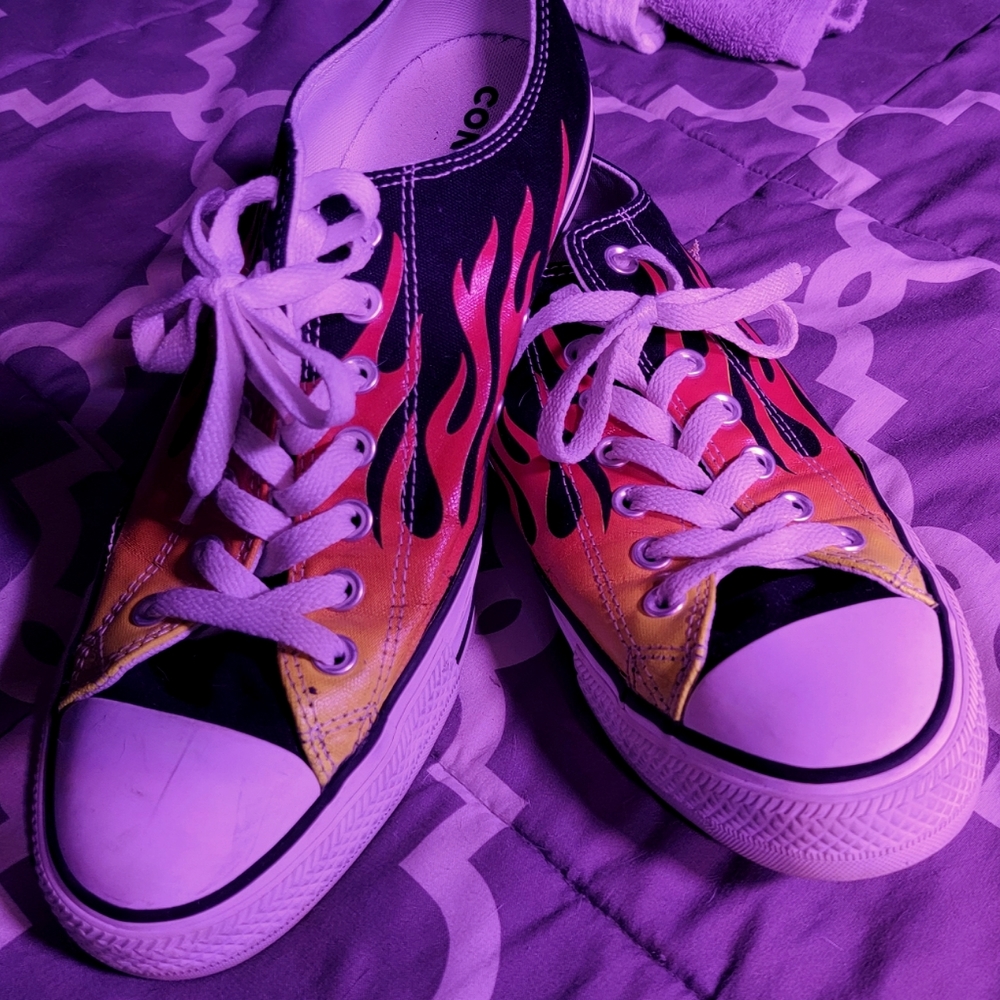 Men's 10 ★ Flame Converse